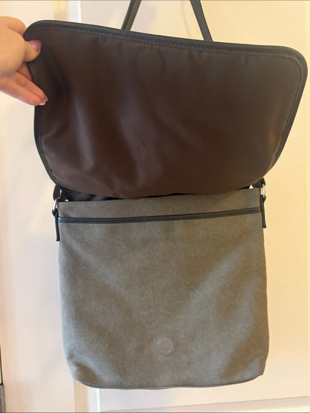 Like New Levenger Metro Messenger Bag Olive Green Canvas with Black Accents